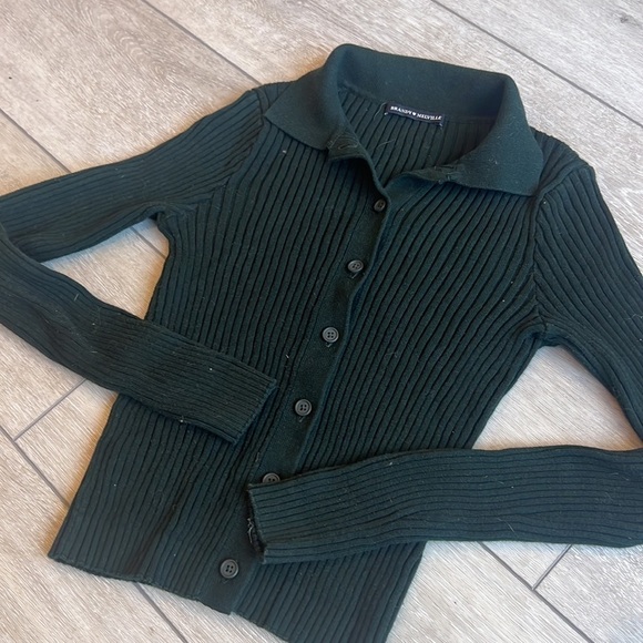 BRANDY Melville Bridget hunter green button up ribbed top size small - Picture 4 of 6